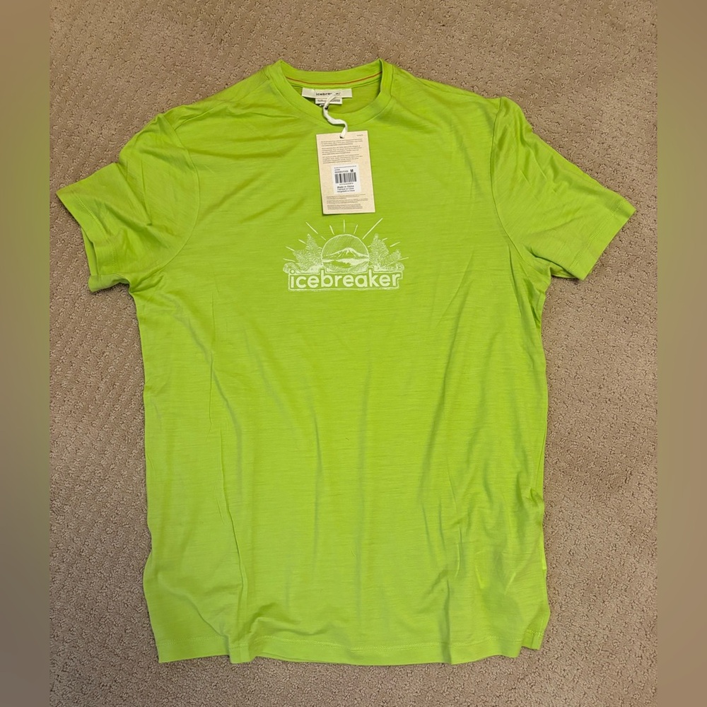 Icebreaker lime green men’s T size medium.  Merino wool. NWT